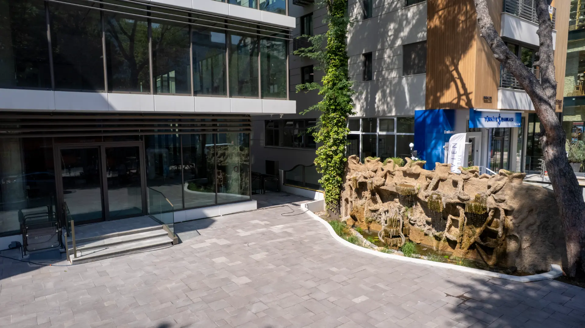 Azizoğlu Business Center – Yugo Construction